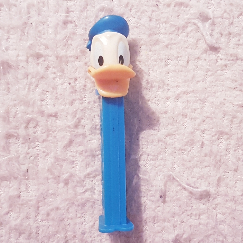 90s Donald Duck PEZ Dispenser Footed Made in Hungary Open Bill Vintage
